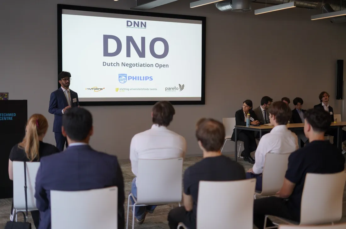 De openingssessie van de Dutch Negotiation Open 2025
